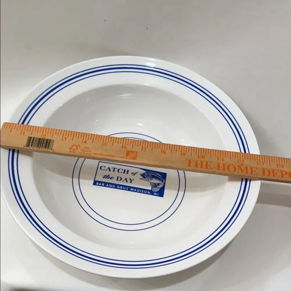 Pottery Barn Resort Pasta Bowl White Blue 13 In Round X 3 1/4 Tall Bar & Grill